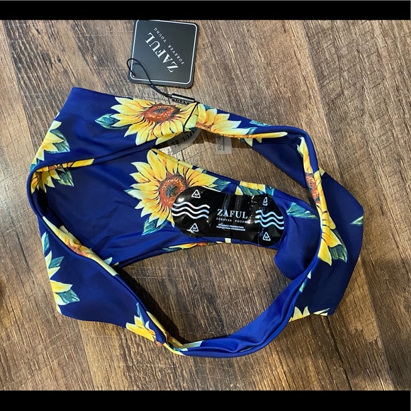 Bikini - Picture 4 of 9